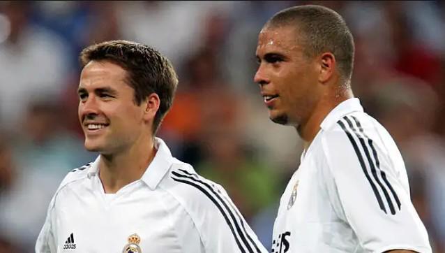 门依靠着卡 门依靠着卡